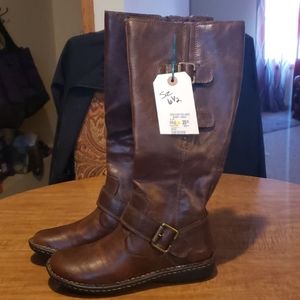 Wms B.o.c brown boots